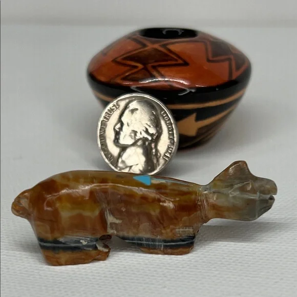 Handcrafted Picasso stone Bobcat Figurine - Picture 2 of 5